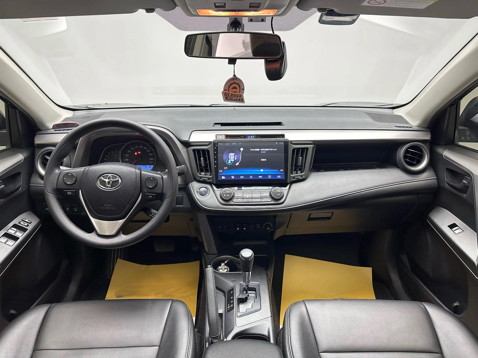 2016 RAV4 thumbnail 2