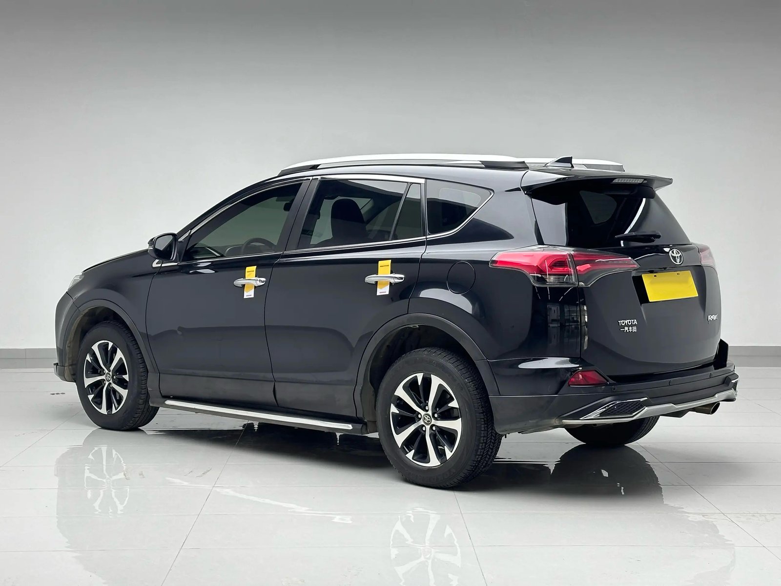 2016 RAV4 thumbnail 3